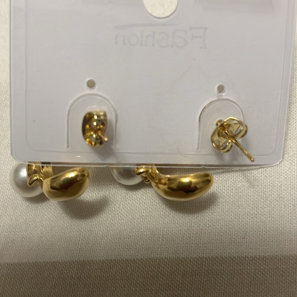 Beautiful lampshades with white pearls. - Picture 2 of 2